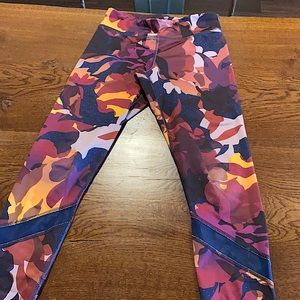 Old Navy girls camo leggings size L (10-12)